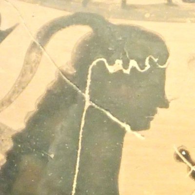 Amazone & deux sphinx (Amphore attique à fig. noires) - Peintre du Louvre E826