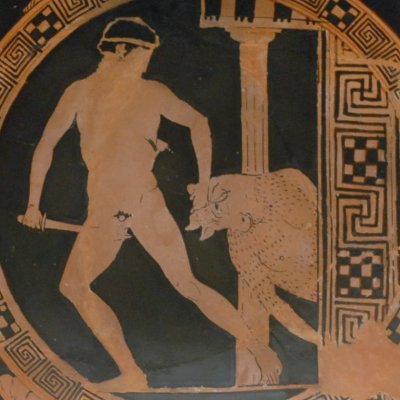 Theseus taking the Minotaur out of the labyrinth (Kylix fig rouges) - Painter by Codros