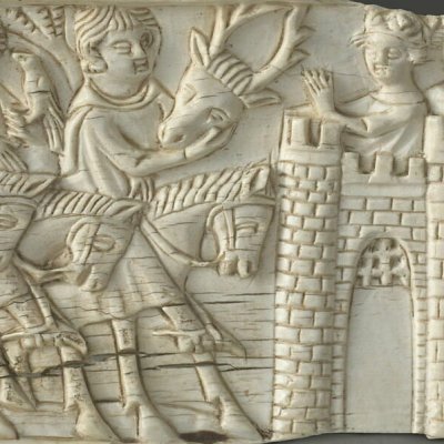 Tête de cerf ramenée en trophée (Coffret en ivoire à motifs tristaniens)