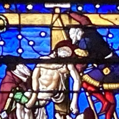 Verrière de la déposition de croix. Le bon larron. Joseph d'Arimathie décloue le Christ (Châlons, église Notre-Dame en Vaux)