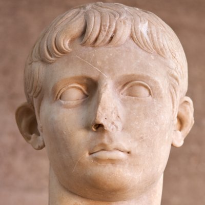 Statue en pied de Gaius César, petit-fils de Jules César (version de Corinthe)