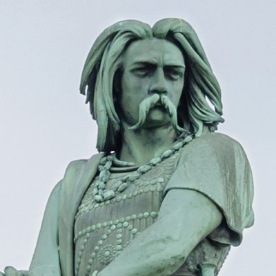 Monument à Vercingétorix - statue de Millet et socle de Viollet-le-Duc
