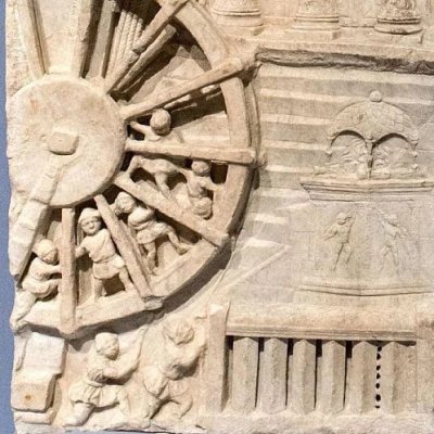Construction d'une chapelle funéraire à l'aide d'un treuil (Rome, Via Labicana, Tombeau des Haterii)