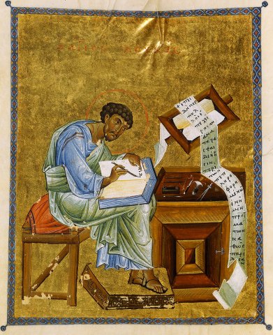 Saint Luke transcribes a volumen in a codex (Catena in Evangelia, Bnf Grec189)